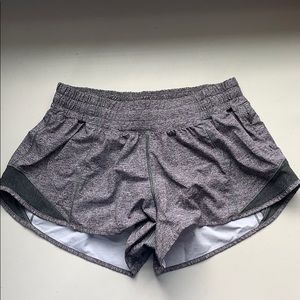 Lululemon Hotty Hot short II 2.5 inch